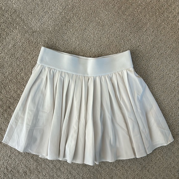 Tna White Tennis Skirt - Picture 3 of 5